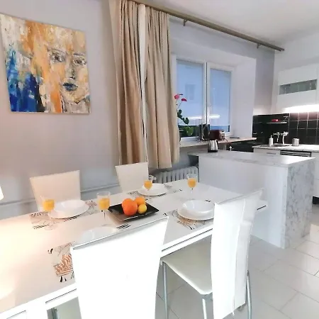 Metro Wilson Apartment *