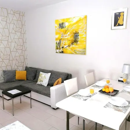 アパート Metro Wilson ワルシャワ